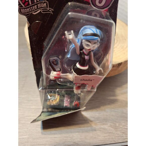 Monster High Ghoulia Yelps Mega Bloks Figure in box - Picture 2 of 3